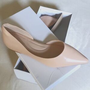 Like new flats nude/beige 7 1/2